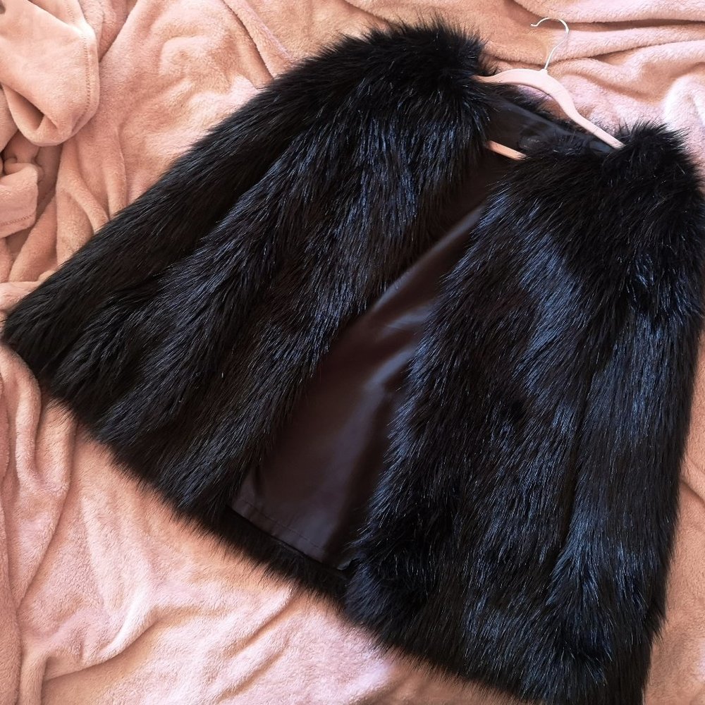 Danier Leather Black Faux-Fur Cape XS